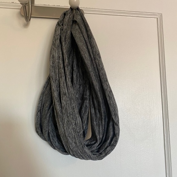 Triple flip scarf - Picture 2 of 2